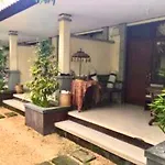 Gina\'S Guest House